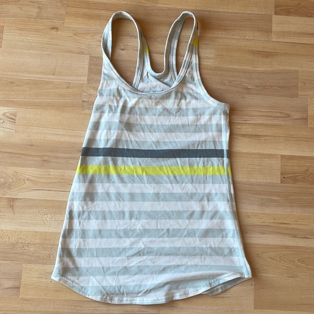 Lulu razor back tank size 6